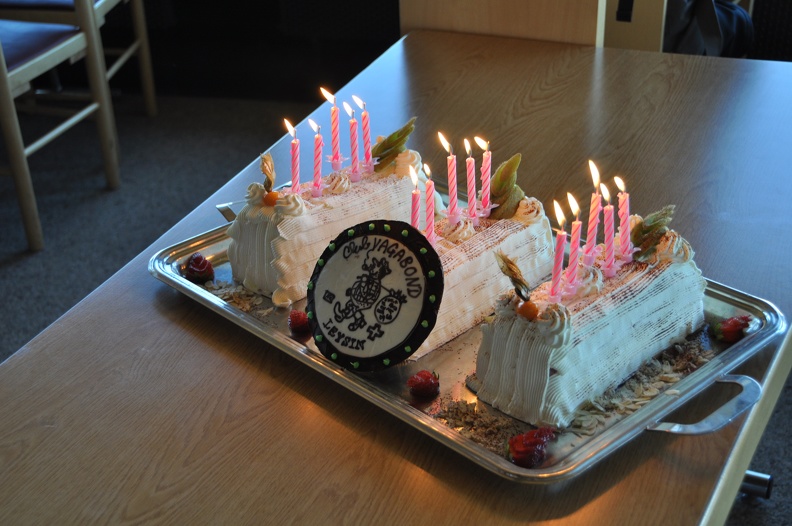 Le-Kuklos-The-anniversary-cake.JPG